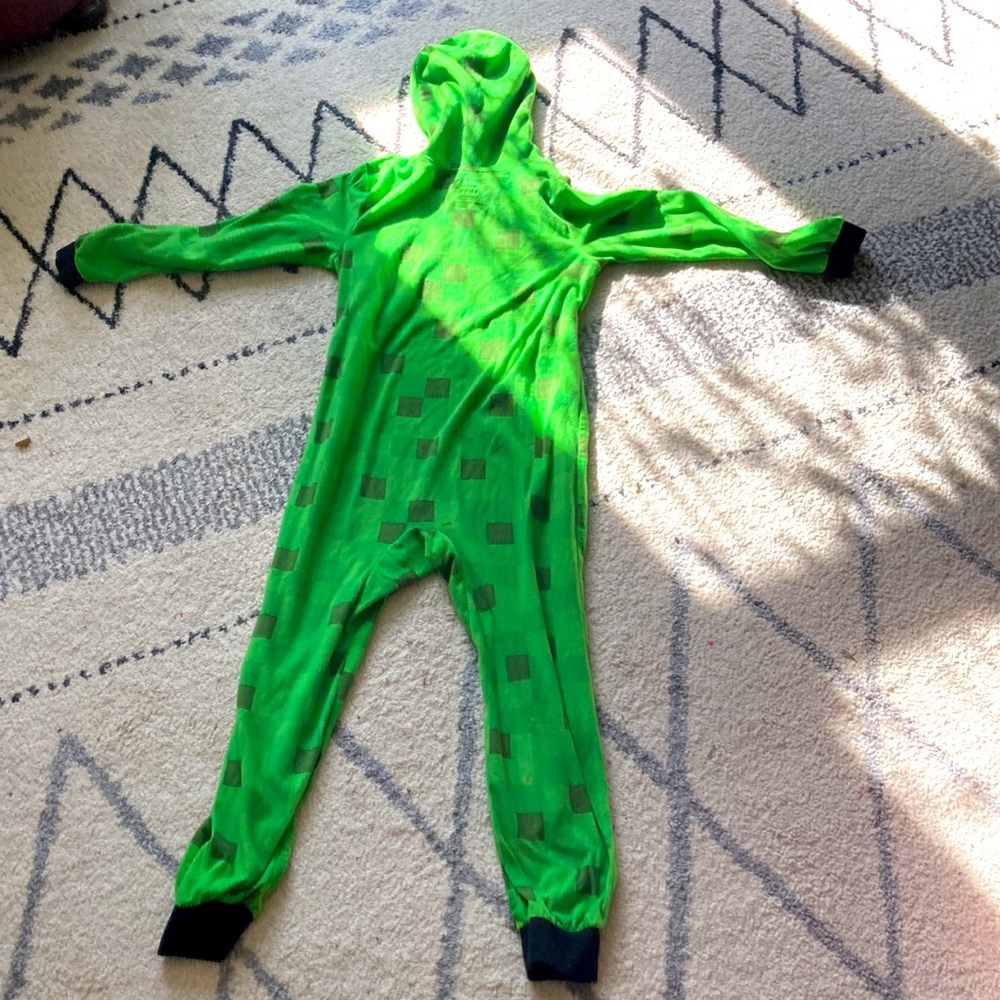 Minecraft creeper onesie - Picture 2 of 3